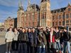 Wir alle vor dem Rijksmuseum in Amsterdam.