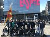 Die Klasse vor dem Kunsmuseum mit der Sonderausstellung "Ekstase"