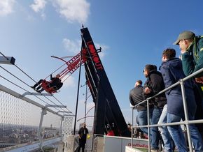 Auf dem Adam: 100 m Luft unter der Schaukel