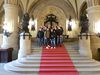 Auf dem roten Teppich im Rathaus.