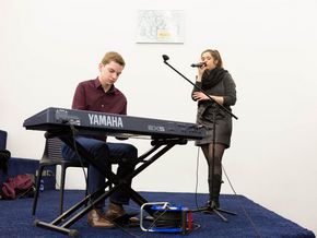 Die musikalische Begleitung wird seit vielen Jahren von der Jugendmusikschule Stuttgart übernommen.