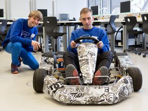 Praktische Ergebnisse von Schülerarbeiten: Umbau eines Kars zum Elektrokart — bald ist es vollendet.