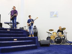Die Schulband sorgte für musikalische Begleitung. Die Schulband sorgte für musikalische Begleitung.
