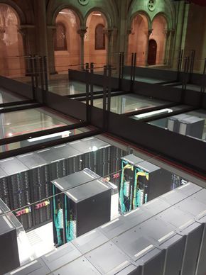 Besuch im Centro Nacional de Supercomputación.