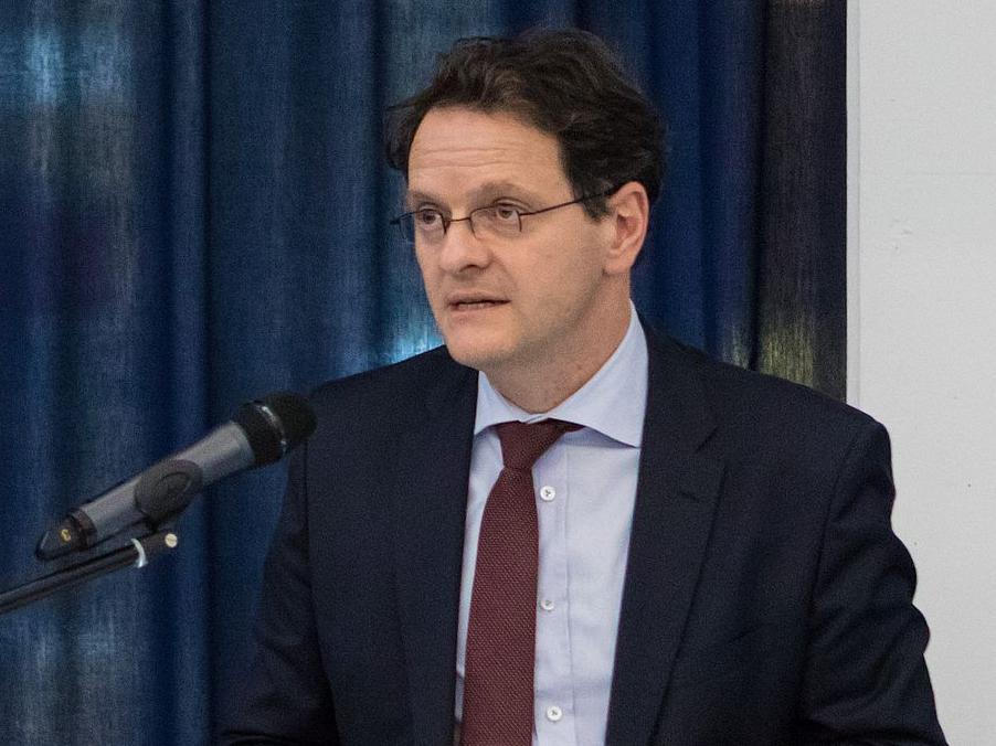 Herr Ministerialdirektor Kleiner überbringt ein Grußwort für sein Ministerium Herr Ministerialdirektor Kleiner überbringt ein Grußwort für sein Ministerium
