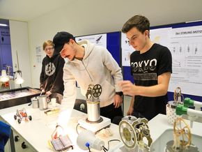 Die Schüler stellten ihre Projekte aus dem Unterricht vor.