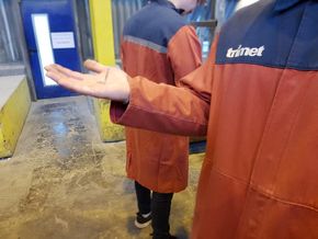 Magnetfelder lassen Metall schweben.