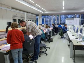 Groß und Klein konnten sich im Programmieren und Löten versuchen.